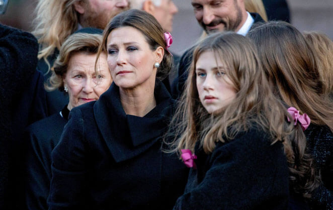 La princesse Martha-Louise de Norvège aux funérailles de son ex-époux, Ari Behn