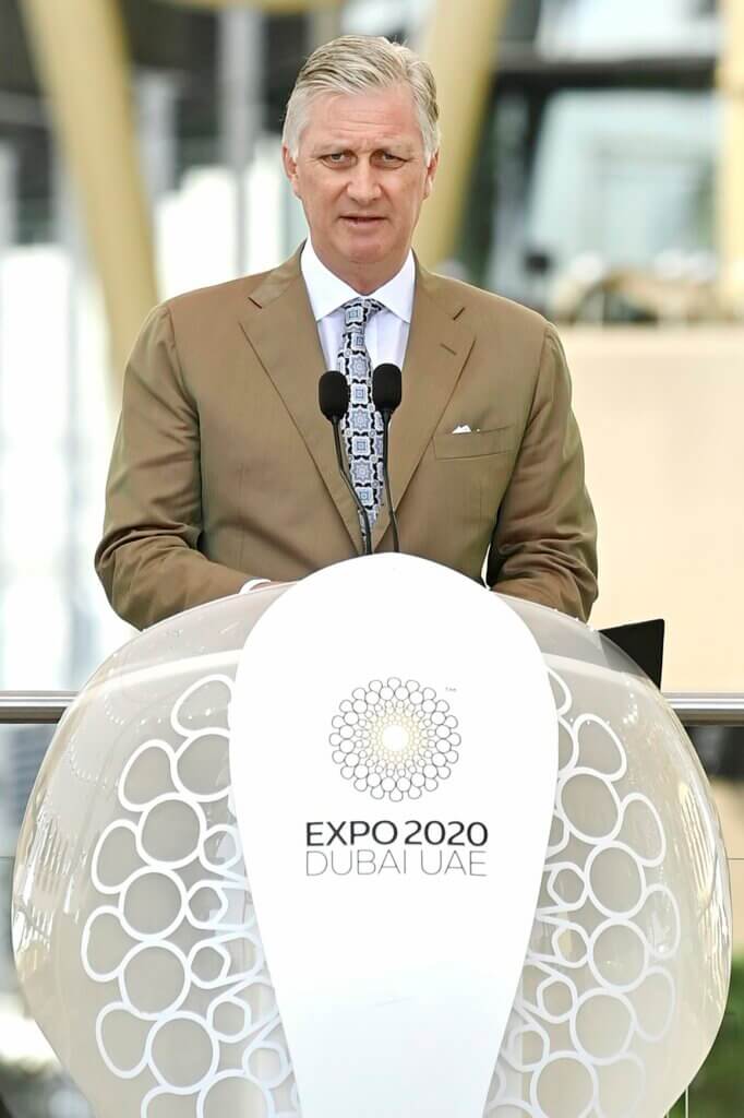 La roi Philippe de Belgique prononçant un discours à l'exposition universelle de Dubaï