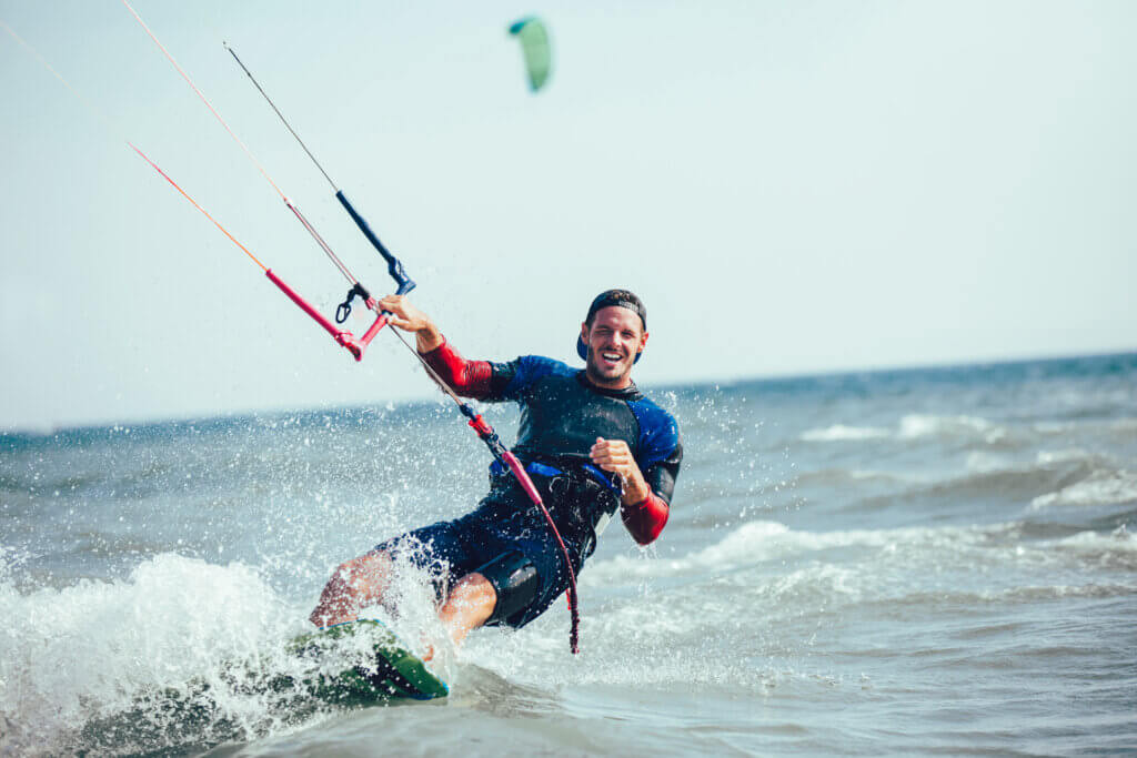 Le kitesurf reste une activité incontournable à Knokke pour les sportifs . © DR