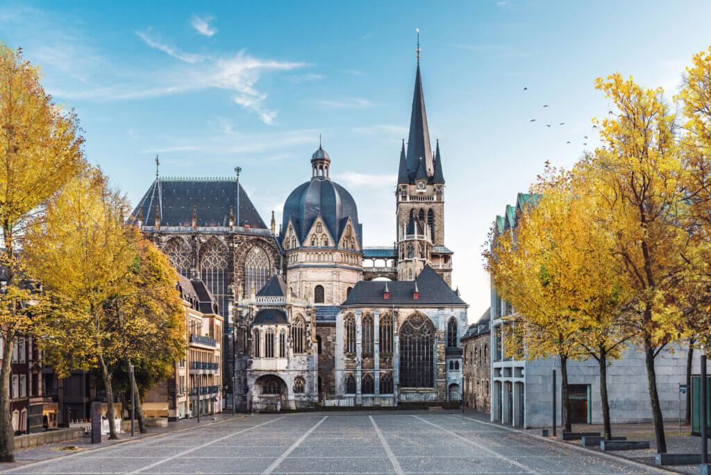 © La Cathédrale d'Aix-La-Chappelle