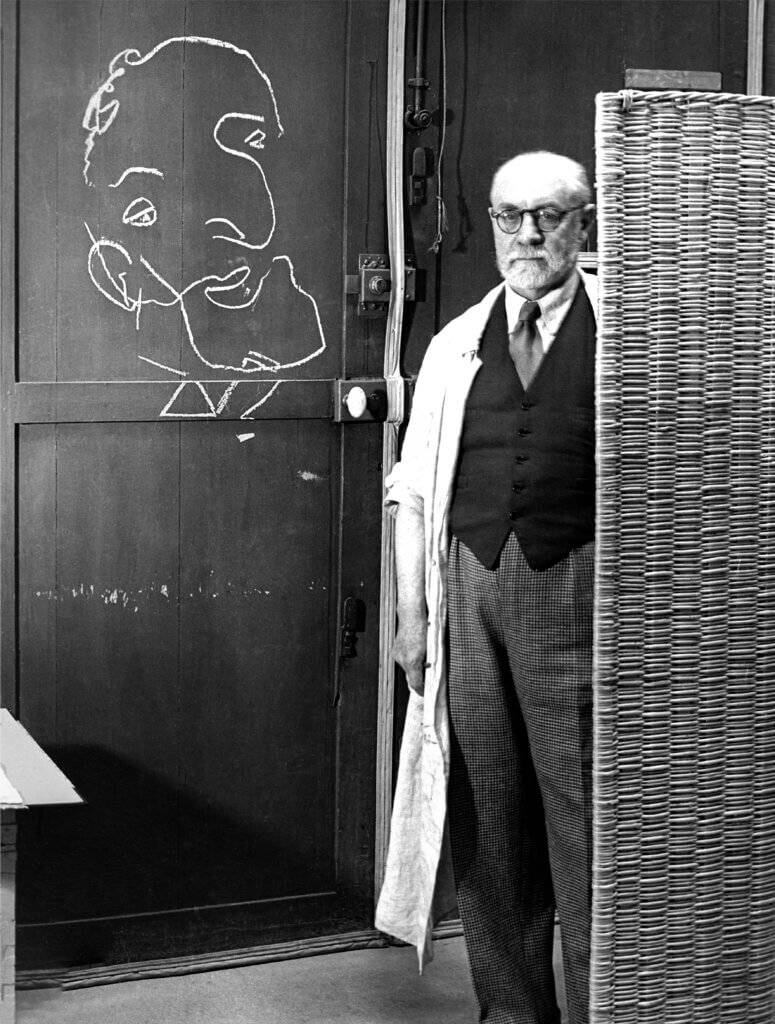 Brassaï, Matisse devant un dessin exécuté les yeux fermés, 1939 Épreuve gélatino-argentique, 29,5 x 22,5 cm, Paris © Estate Brassaï Succession - Philippe Ribeyrolles