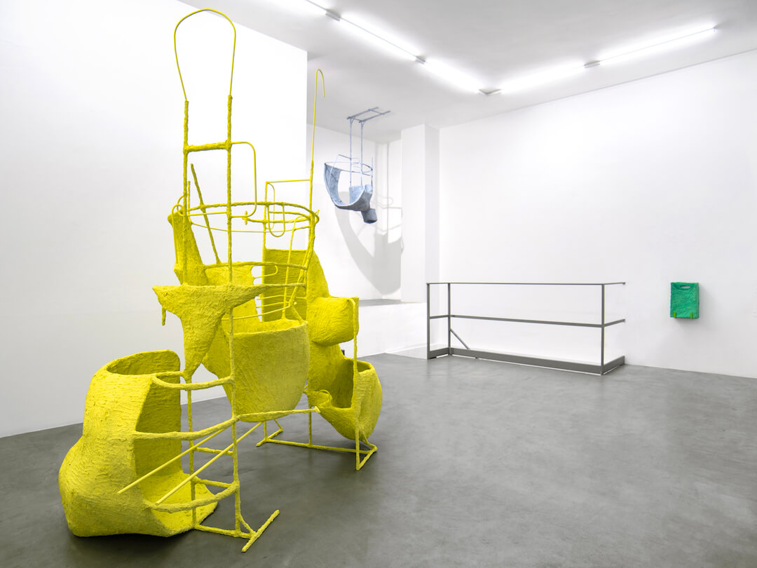 Olivia Bax, 'Chute', 2019, vue d’installation à la galerie milaniase RIBOT © RIBOT GALLERY