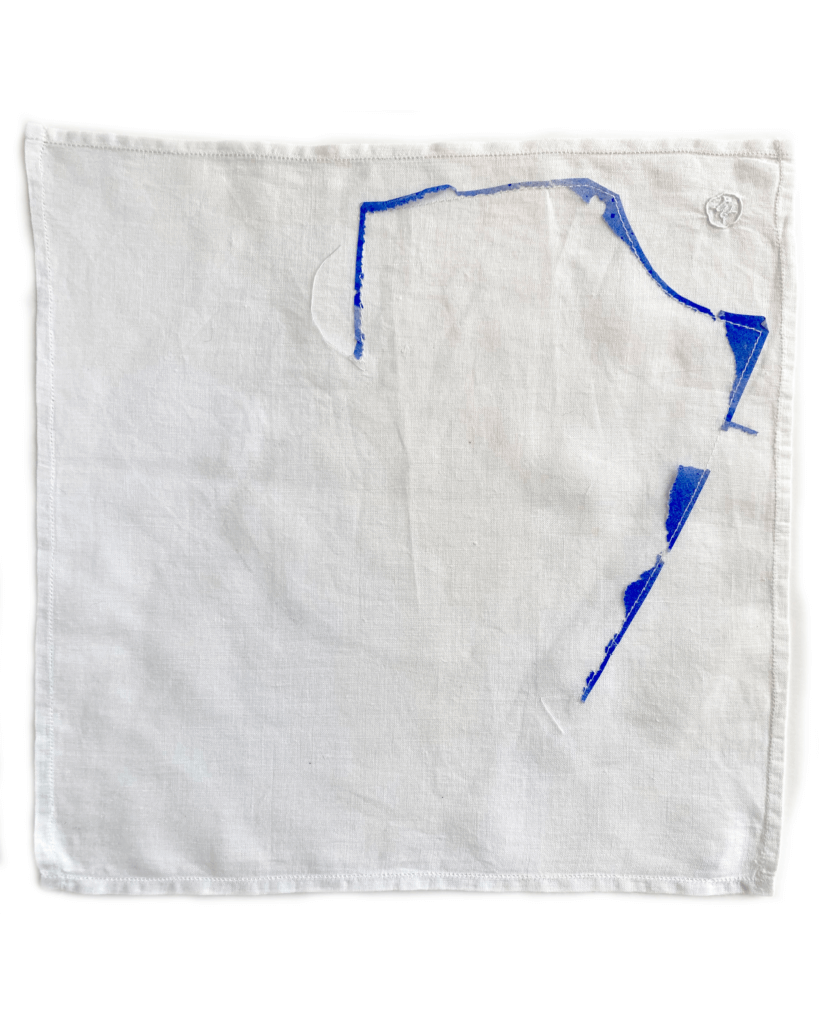 Pauline Tonglet, Bordure, 2023, mouchoir et papier déchiré cousu, 26,5 x 26,5 cm. © COURTESY OF THE ARTIST