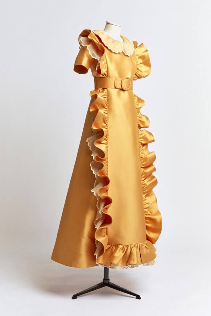 Lanvin haute couture, printemps/été 1968, robe du soir à volants et ceinture en taffetas de soie orange.