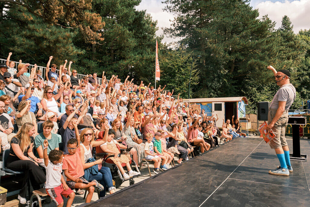 Festival Théâtres Nomades foule motivée au bois de la cambre