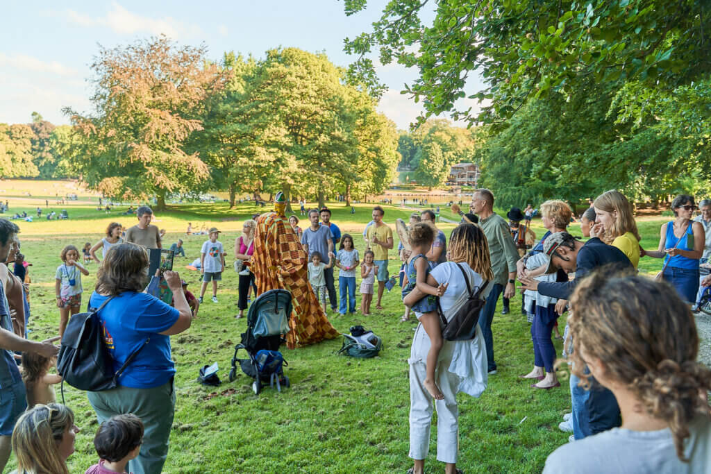 Festival Théâtres Nomades Déambulation dans les collines verdoyantes du Bois de la Cambre