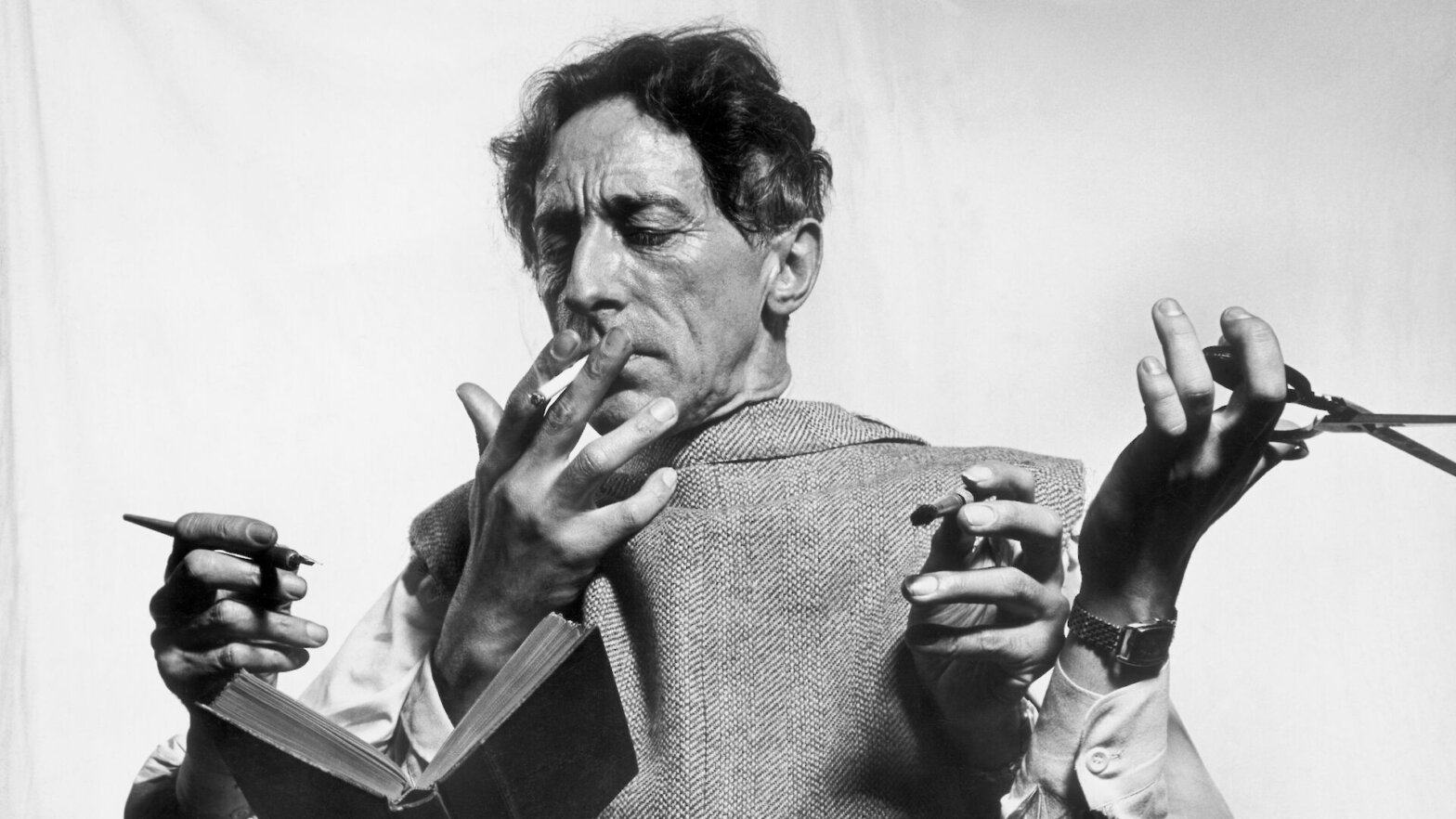 Le poète, artiste et cinéaste français Jean Cocteau