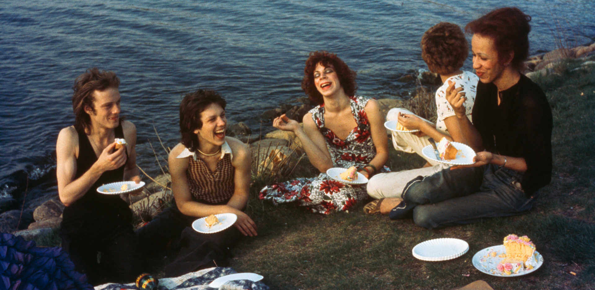 Nan Goldin, Pique-nique sur l'Esplanade, Boston, 1973, détail avec l'aimable autorisation de l'artiste