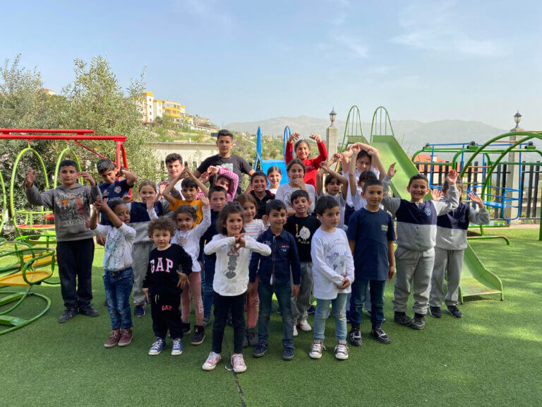 Enfants de l’école et orphelinat de l’Ordre antonin maronite de Mrouj, au Liban