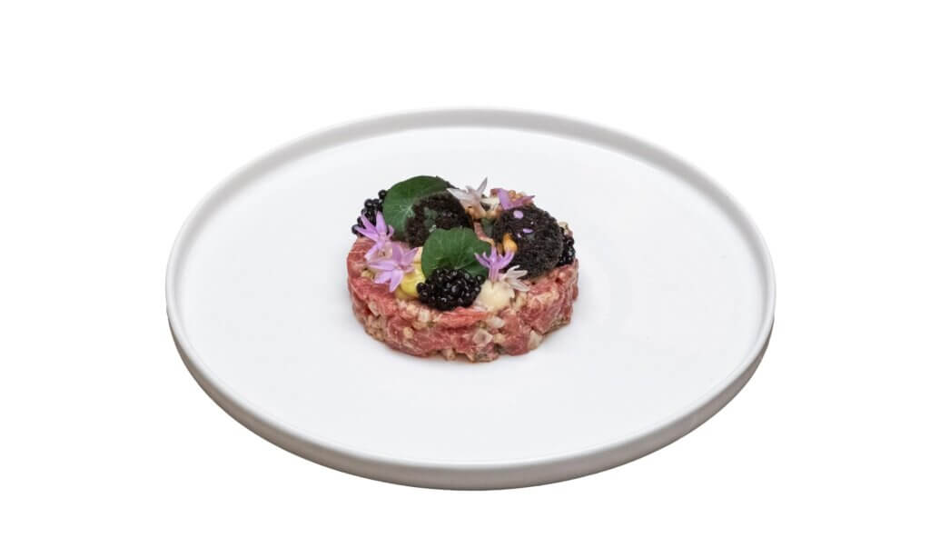 Rundertartaar met gerookte kaviaar en hazelnootolie